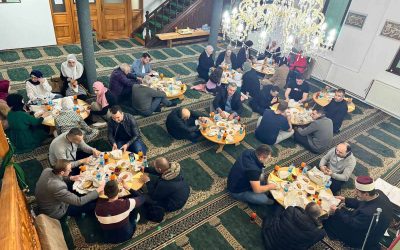 U Sefer-begovoj džamiji upriličen iftar za volontere